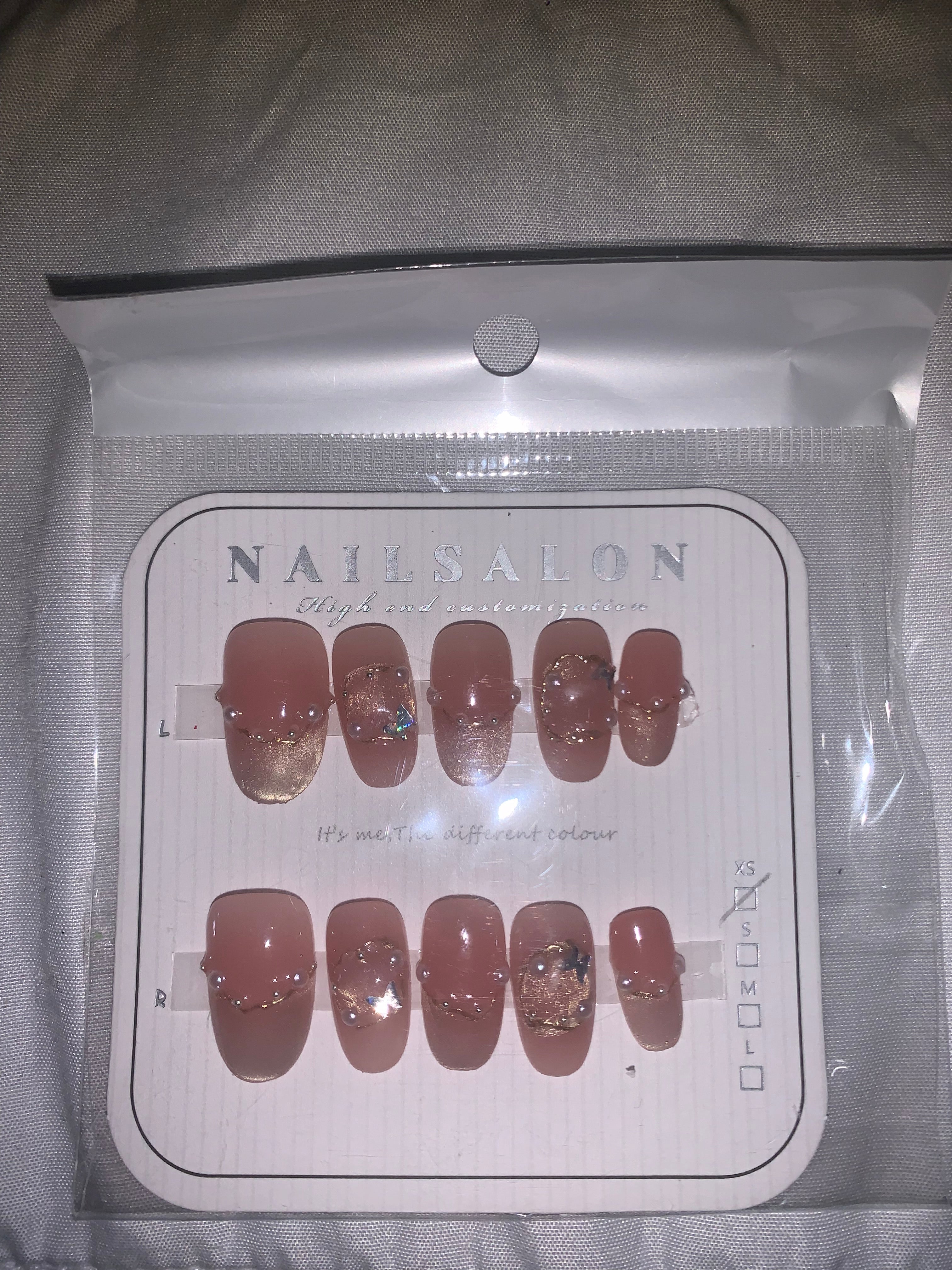 Press on nails